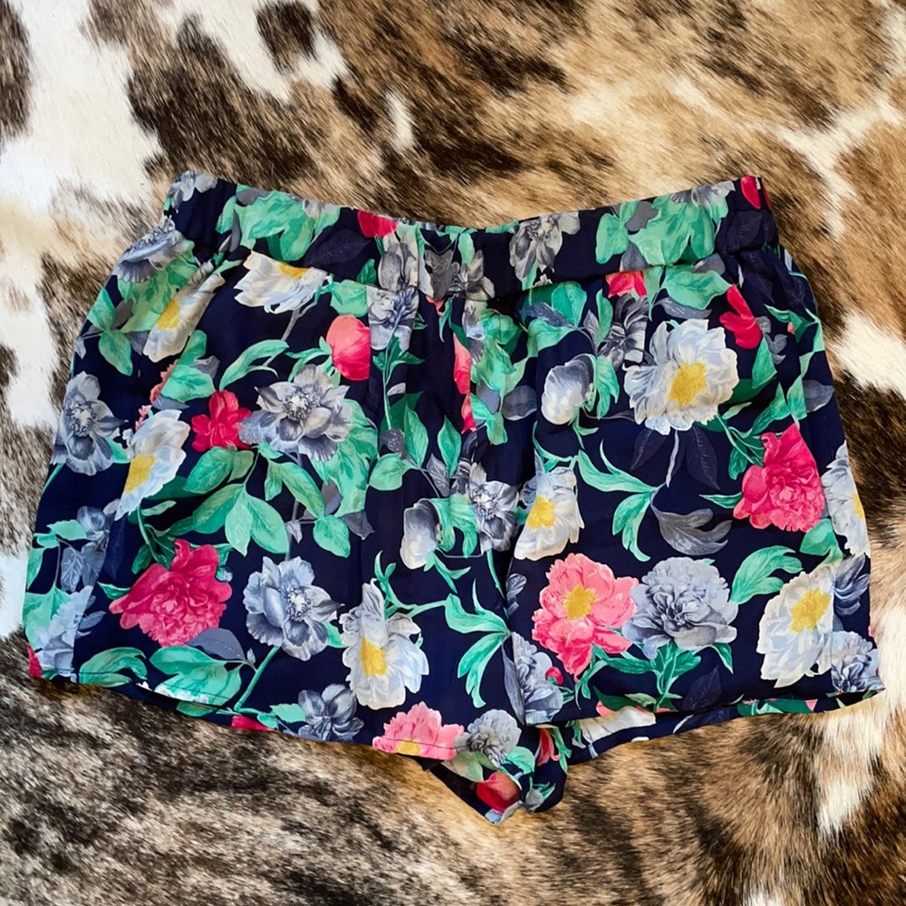 Flowery Silk Shorts by Joie (XS)✨